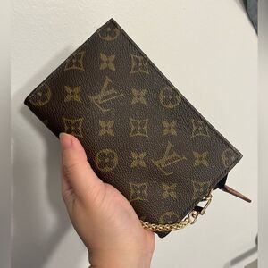 Louis Vuitton Bucket pouch 7” added crossbody chain
